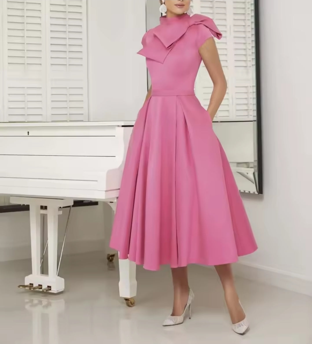 The bow-embellished retro bridal dress